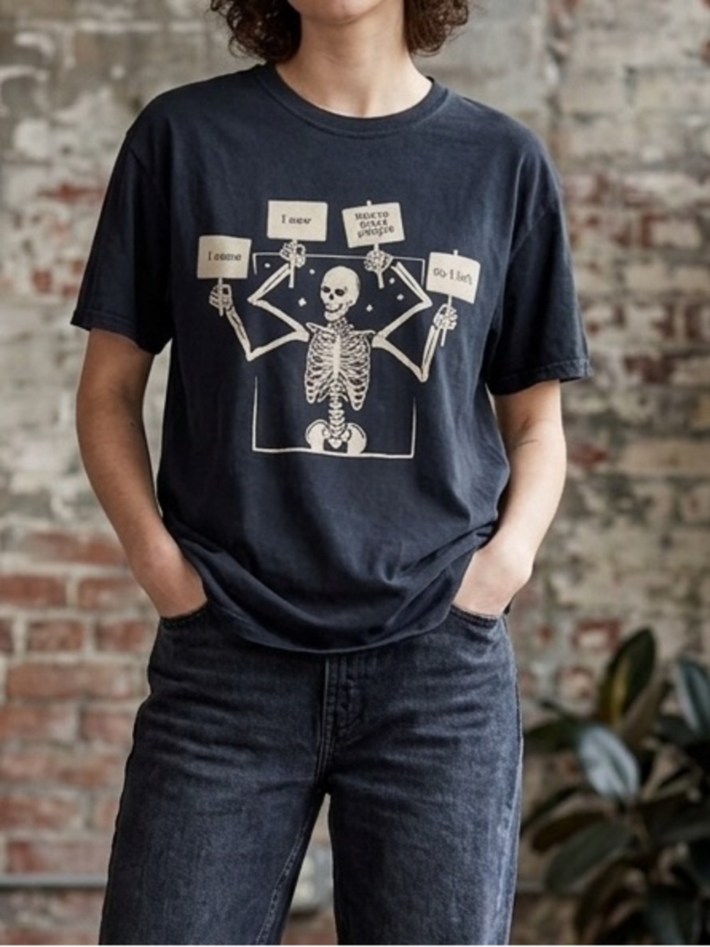 Fruit of the Loom Black Funny Halloween Tee with Skelton